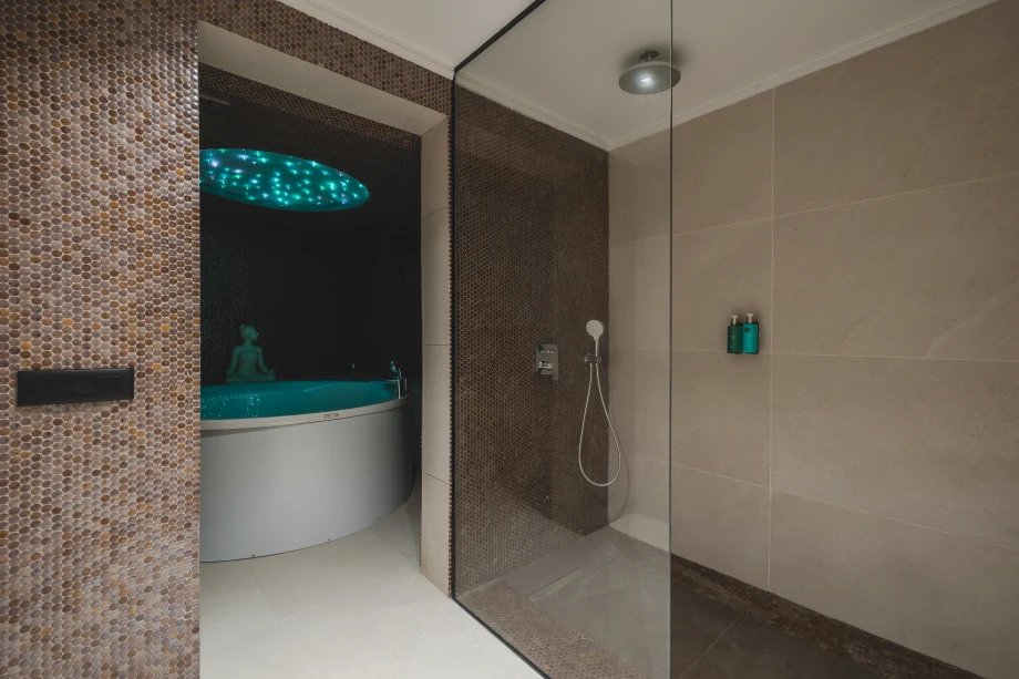 Private Outdoor Jacuzzi with Scenic View