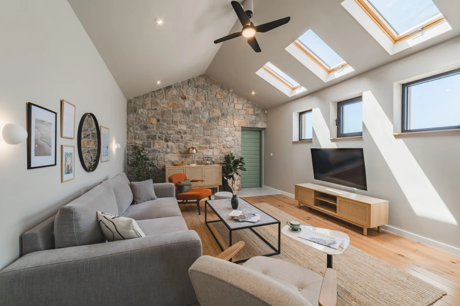 Modern Villa Rest Room with Clean Lines and Subtle Elegance