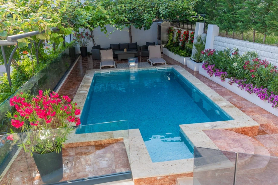 Montenegro villa with spacious outdoor pool and sunbathing area