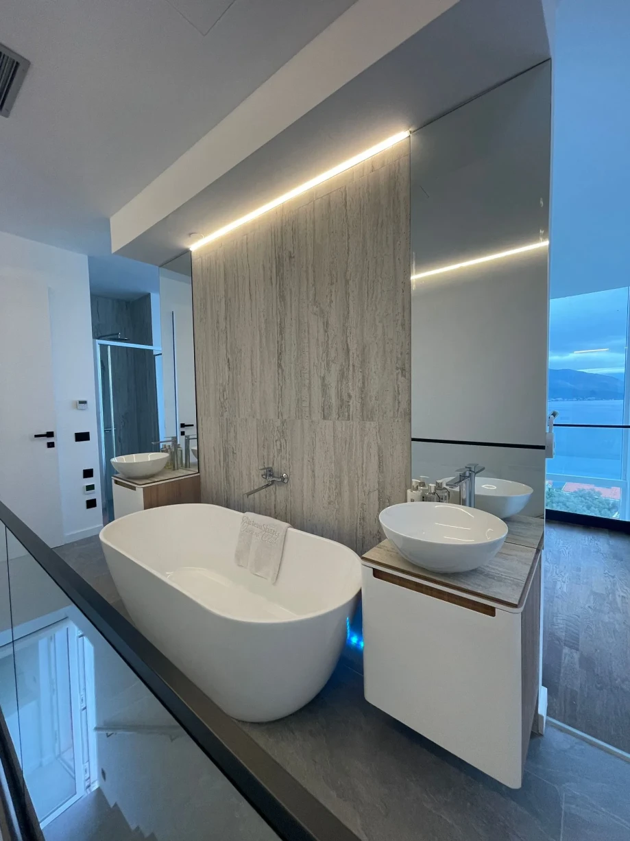 Luxury Bathroom with a Panoramic View for Two