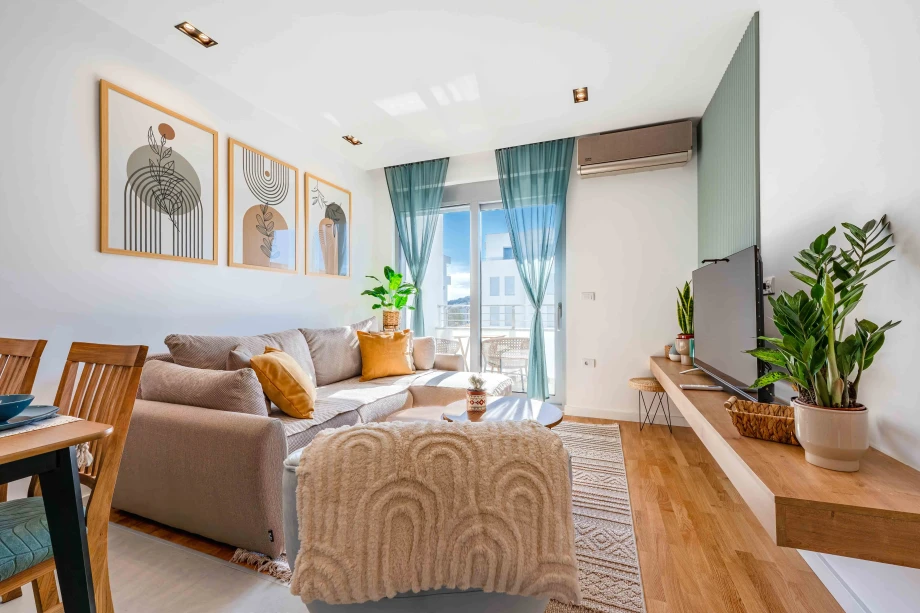 Living Room with Smart TV at Azure Echo Retreat